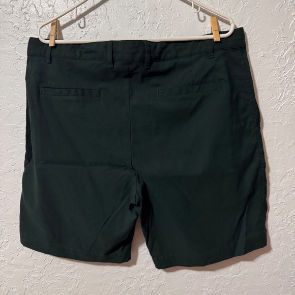 OUTLIER NEW WAY SHORTS. HUNTER GREEN. SIZE 38 - Picture 3 of 5
